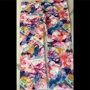 NEW 💜 Capri Length Printed Athletic wear Multicolor In Beautiful Floral